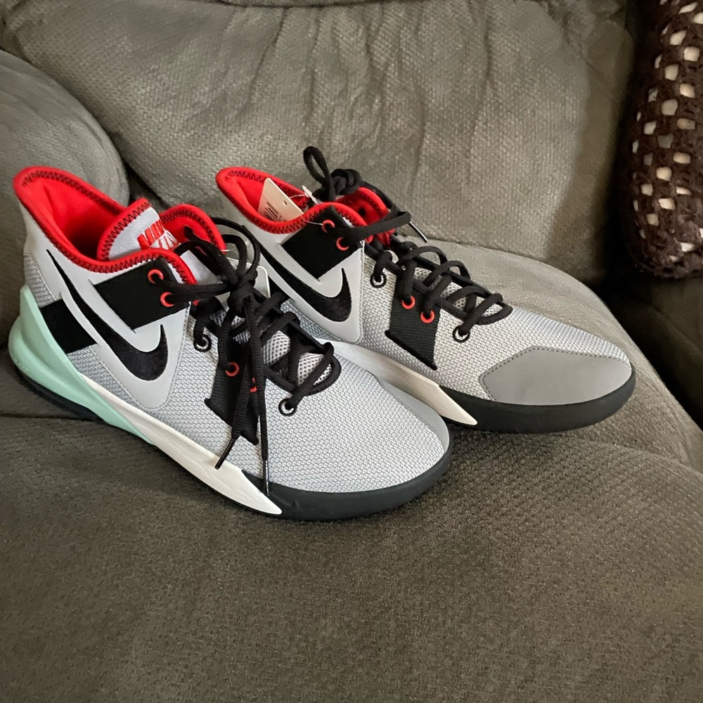 NEW WOLF-GREY SIZE 9